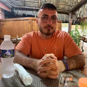 Meet your Posher, Ali